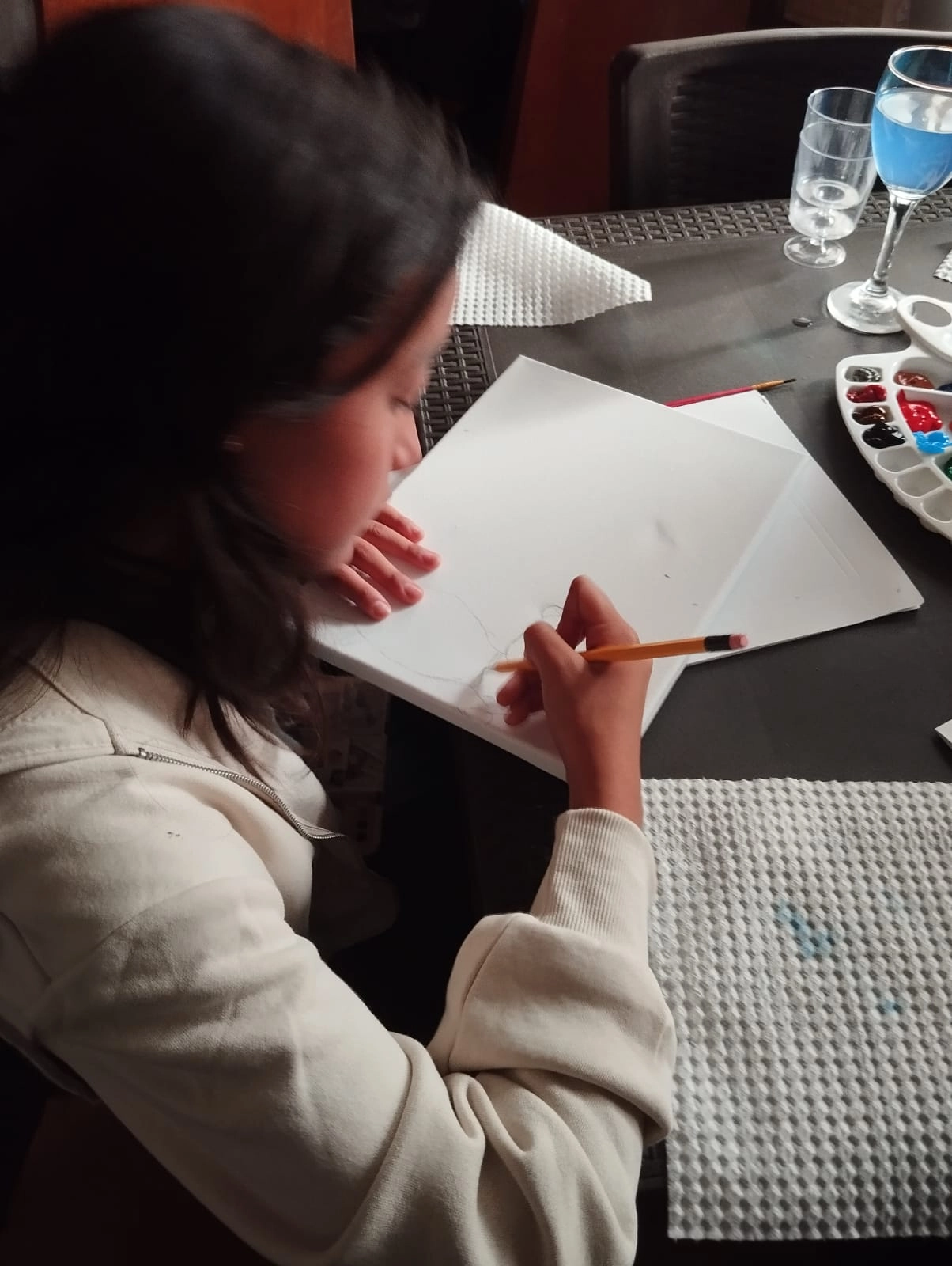 Proceso artistico guiado dentro de una actividad de arte terapia